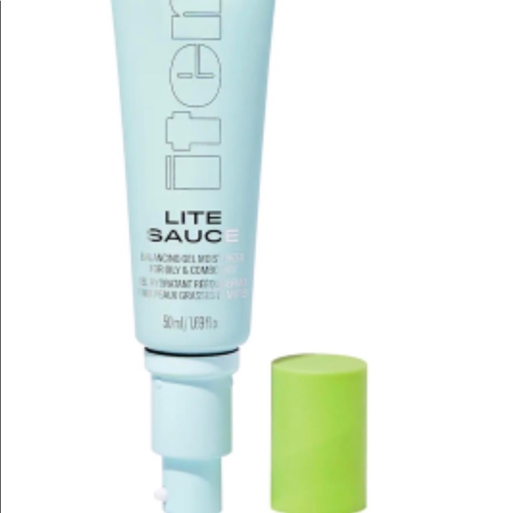 Addison Rae Gel Moisturizer - Picture 4 of 5